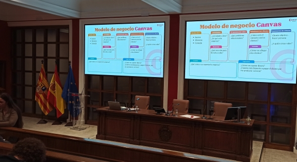 Charla de emprendimiento en la Cámara de Comercio